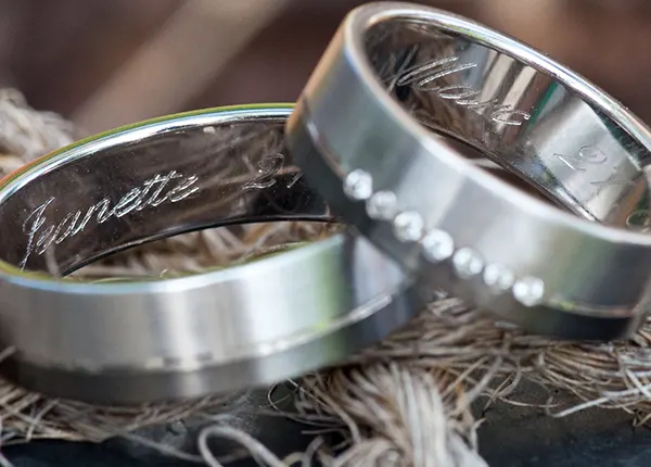 Anillo grabado

